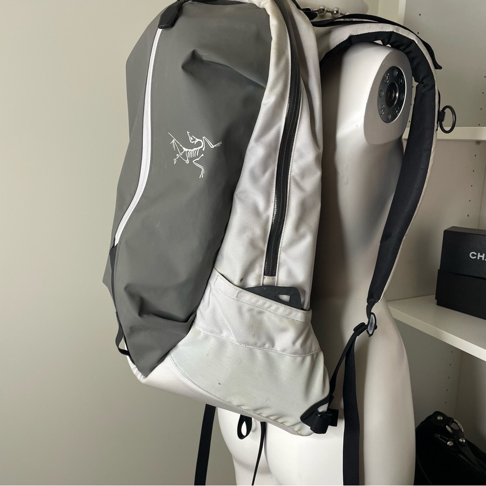 white arteryx backpack - Picture 3 of 10
